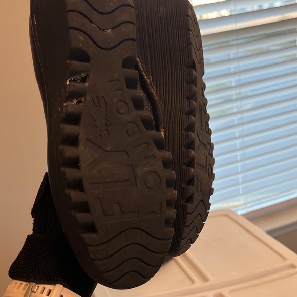 Fly London Black Platform Women's Shoes - Picture 2 of 7